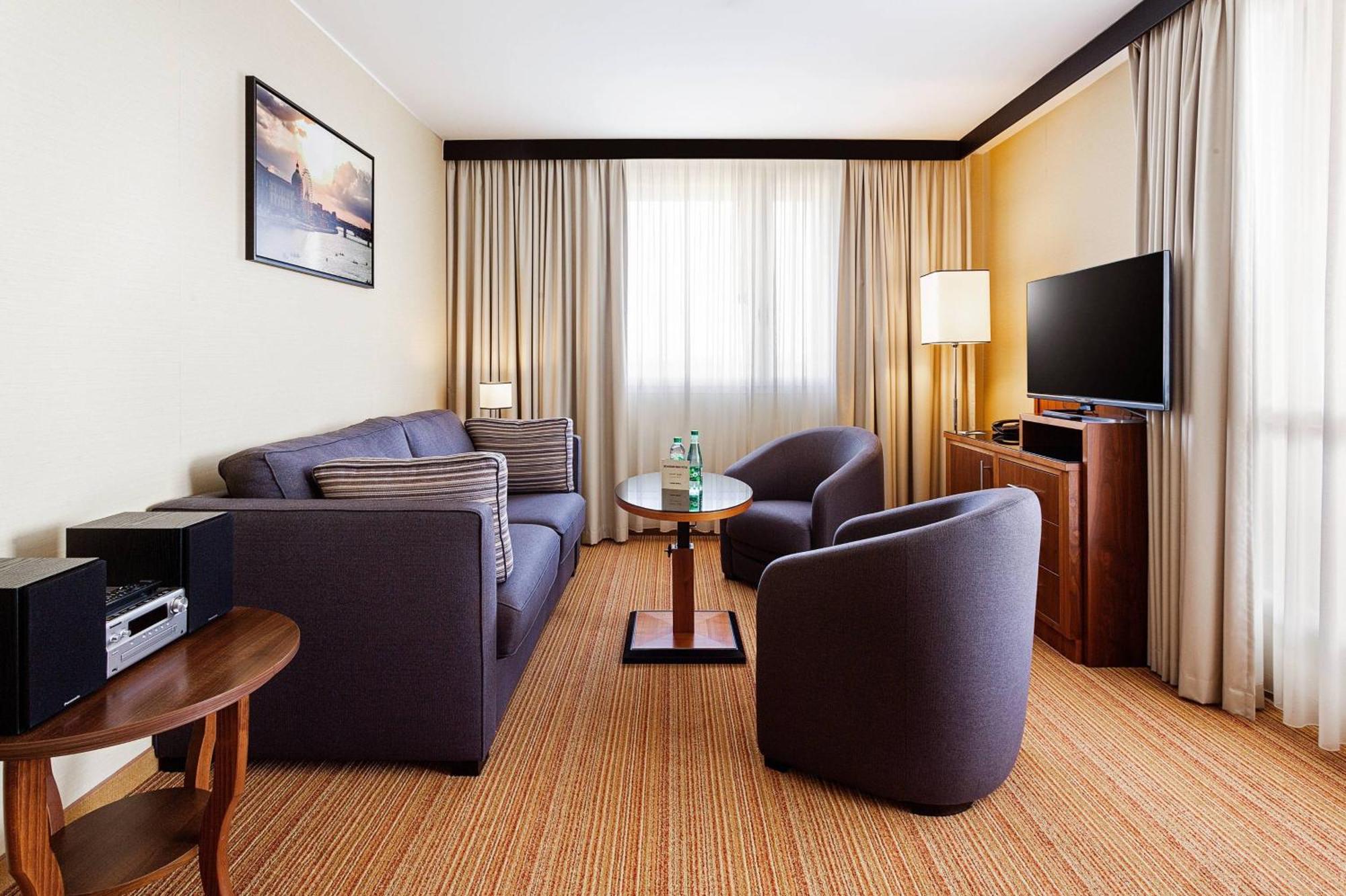 Hotel Courtyard By Marriott Toulouse Airport Exterior foto