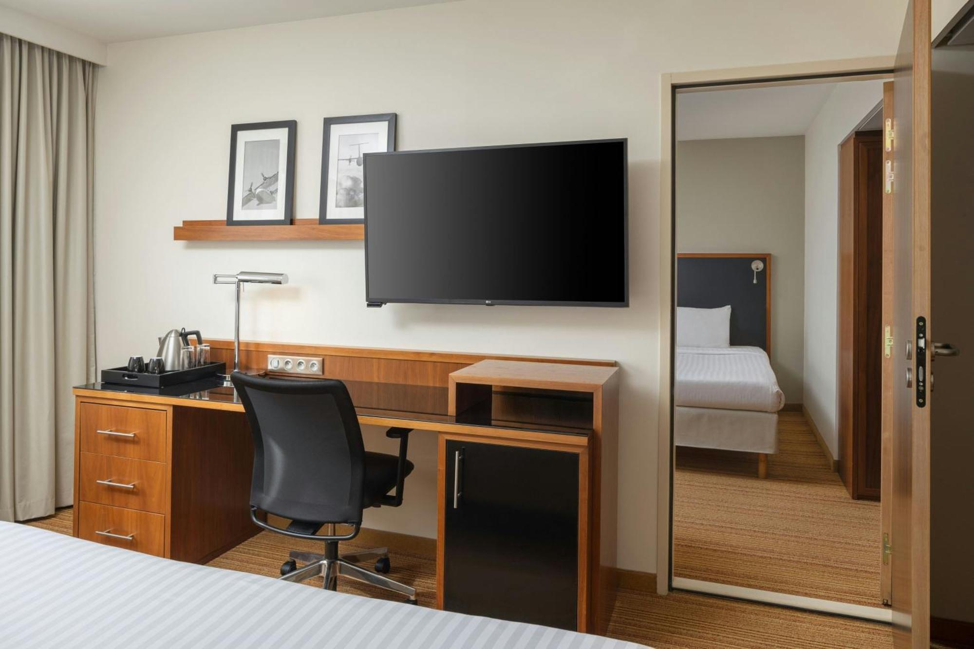 Hotel Courtyard By Marriott Toulouse Airport Exterior foto