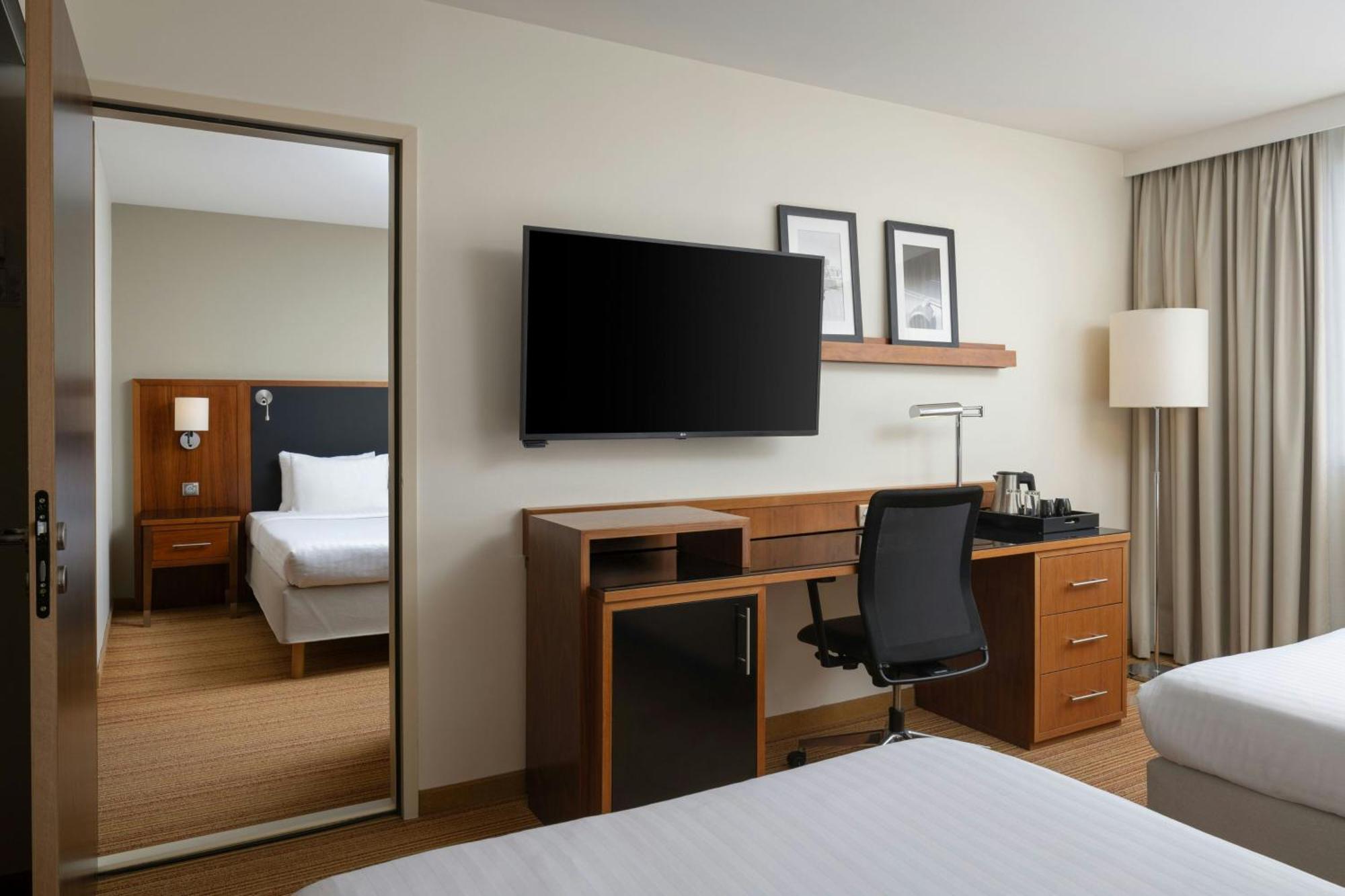 Hotel Courtyard By Marriott Toulouse Airport Exterior foto